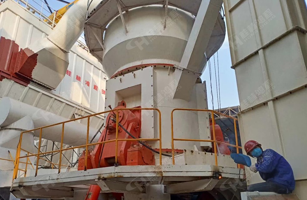 30萬噸高爐渣立磨，HLM1700爐渣立磨機